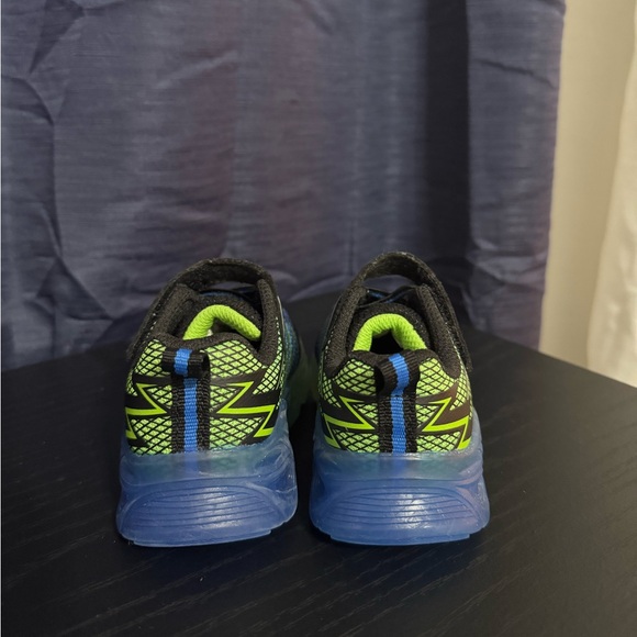 Kids Black and Green Athletic Shoes - Picture 2 of 4